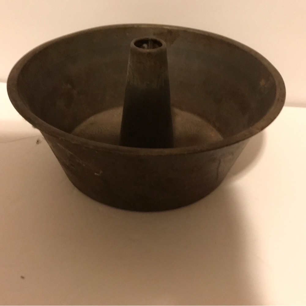 Primitive Bunt Pan Rusty Crusty Metal